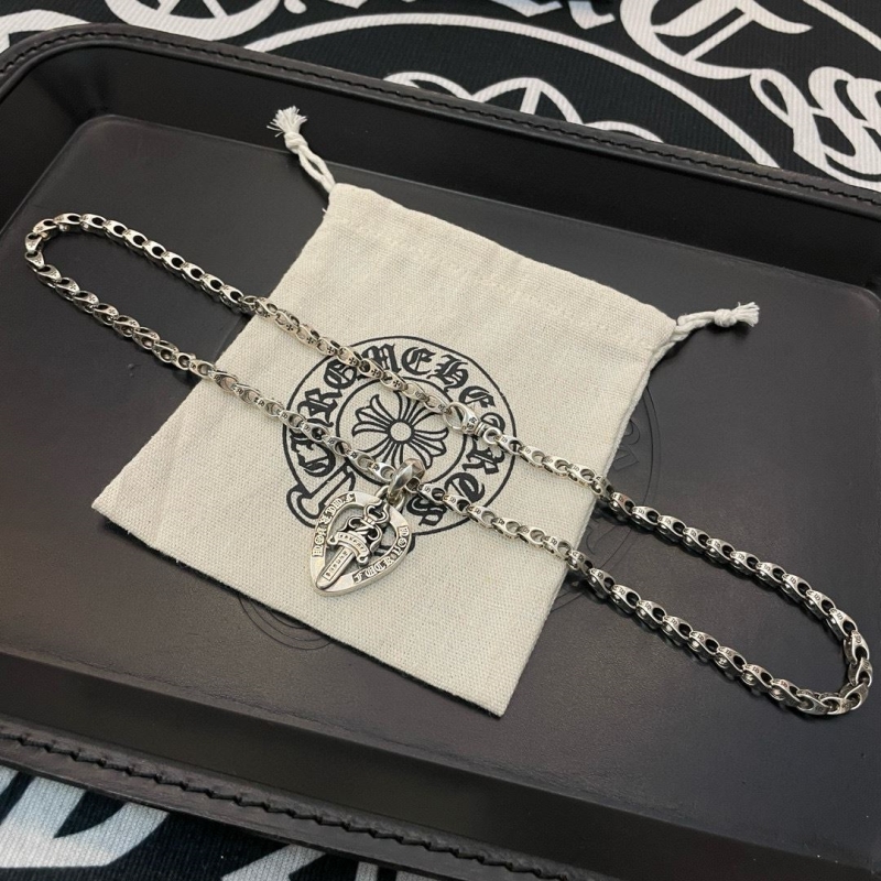Ch*0me He**ts necklaces